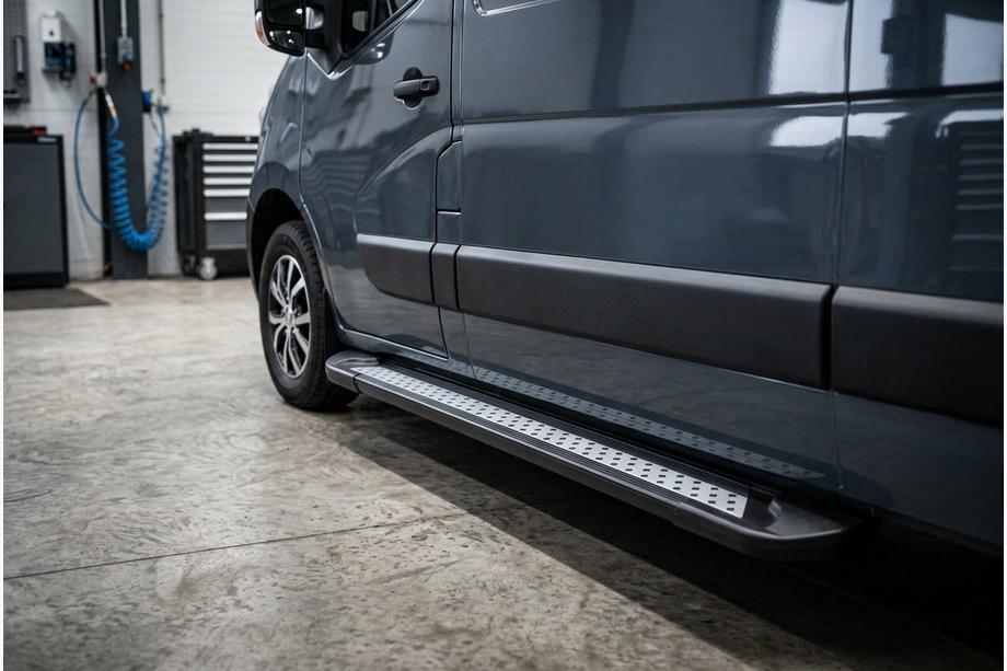 Nissan NV400 2010-2024 гг. Боковые пороги New Vision Black (2 шт., алюминий) Длинная База Image