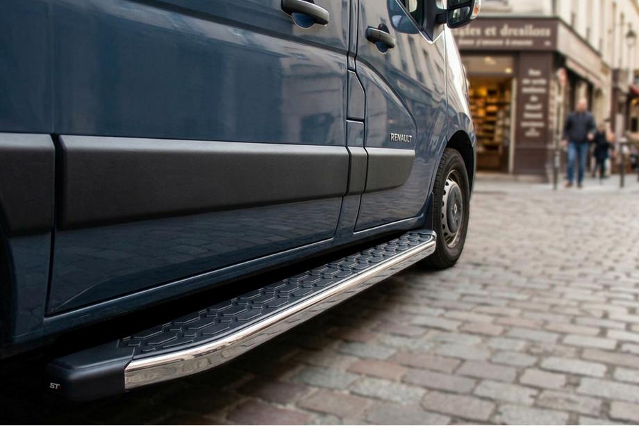 Renault Master 2011-2023 гг. Боковые Подножки BlackLine (2 шт. Алюминий) Image