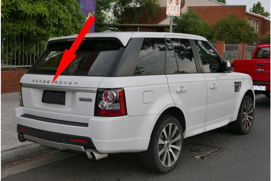 Range Rover Sport 2005-2013 гг. Задняя накладка над номером (серая) Image