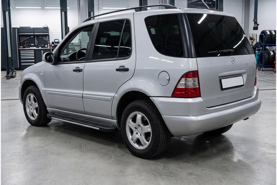 Mercedes ML W163 1997-2005 гг. Боковые пороги Bosphorus Grey (2 шт., алюминий) Image