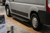 Peugeot Boxer 2006-2025 гг. Боковые пороги Bosphorus Grey (2 шт., алюминий) фото 1
