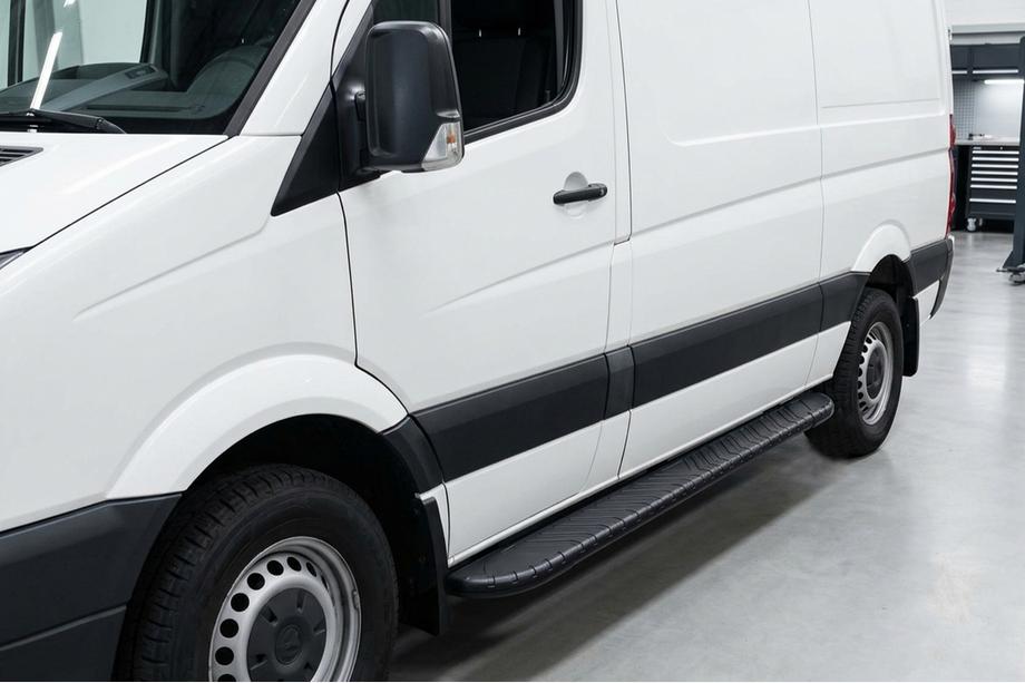 Volkswagen Crafter 2016- гг. Боковые пороги Bosphorus Black (2 шт., алюминий) Средняя База Image