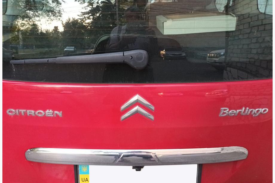 Citroen Berlingo 2008-2018 гг. Хромированная накладка над номером (нержавейка) Image