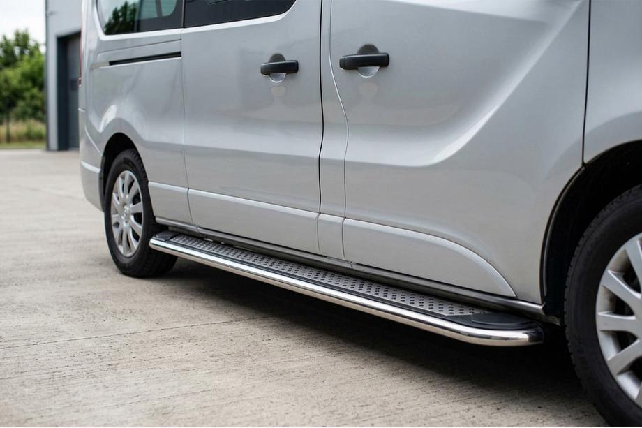 Nissan Primastar 2002-2014 гг. Боковые Подножки Maydos V2 (2 шт., Алюминий и Нержавейка) Image