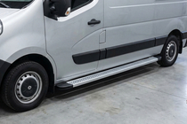 Nissan NV400 2010-2024 гг. Боковые Подножки Maya V2 (2 шт., Алюминий) фото 1
