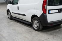 Fiat Doblo II 2010-2022 гг. Боковые Подножки Tayga Black (2 шт., Алюминий) Макси база фото 1