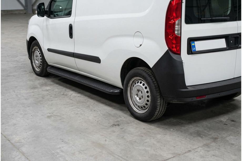 Fiat Doblo II 2010-2022 гг. Боковые Подножки Tayga Black (2 шт., Алюминий) Макси база Image