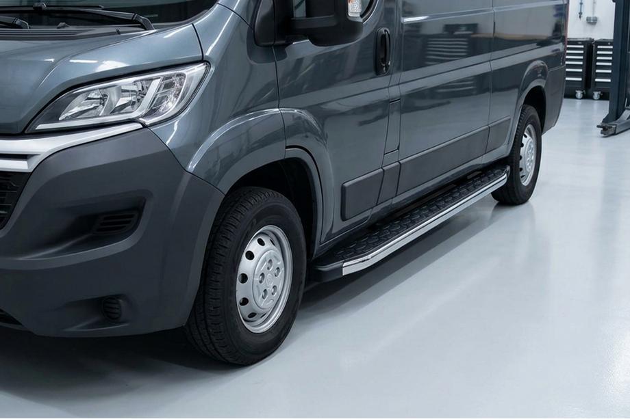 Fiat Ducato 2006-2025 гг. Боковые Подножки BlackLine (2 шт., Алюминий) Image