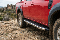 Ford Ranger 2007-2011 гг. Боковые Подножки BlackLine (2 шт., Алюминий) фото 1