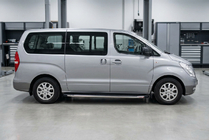 Hyundai H300, H1, Starex 2008-2020 гг. Боковые пороги BlackLine (2 шт., алюминий) фото 2