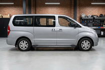 Hyundai H300, H1, Starex 2008-2020 гг. Боковые Подножки New Vision Black (2 шт., Алюминий) фото 1