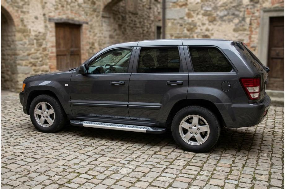 Jeep Grand Cherokee WK 2004-2010 гг. Боковые Подножки New Vision Grey (2 шт., Алюминий) Image