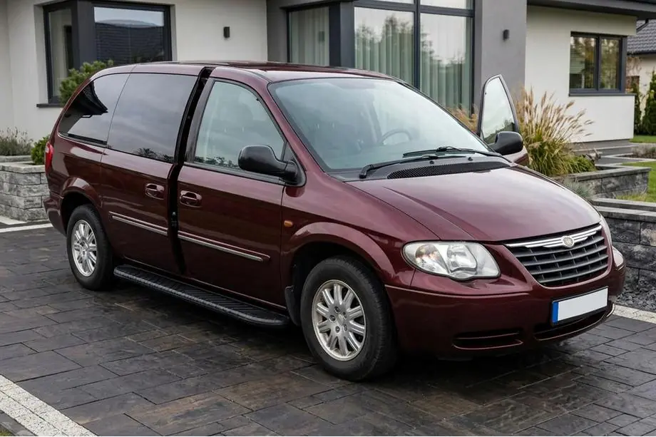 Chrysler Voyager 2001-2007 гг. Боковые пороги Bosphorus Black (2 шт., алюминий) Image