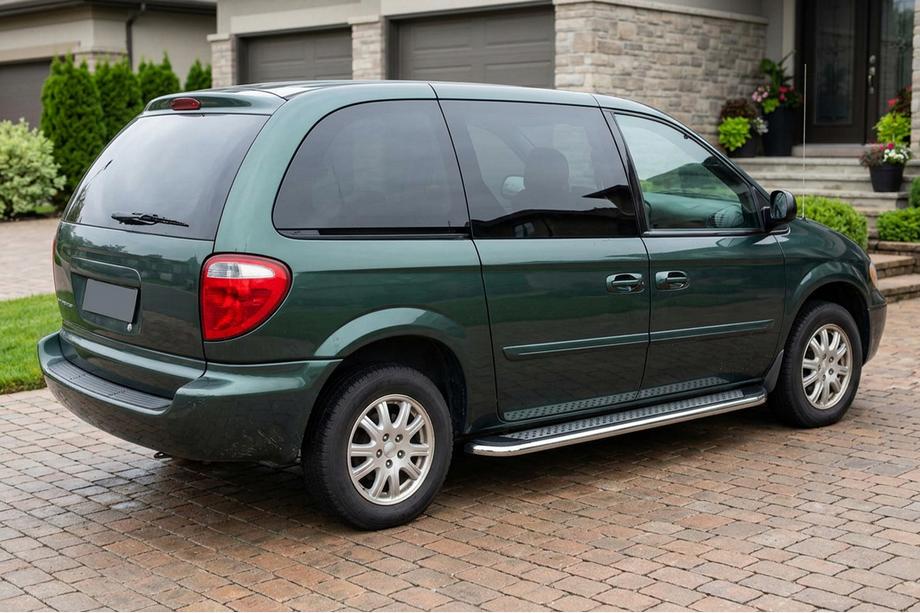Chrysler Voyager 2001-2007 гг. Боковые Подножки Maydos V2 (2 шт., Алюминий) Image