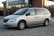 Chrysler Voyager 2001-2007 гг. Боковые Подножки BlackLine (2 шт., Алюминий) фото 1