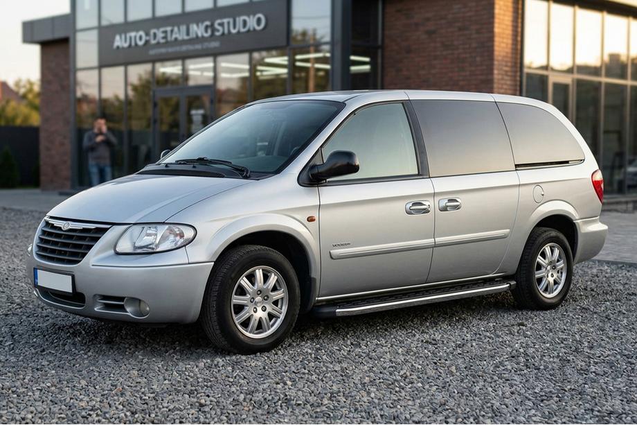 Chrysler Voyager 2001-2007 гг. Боковые Подножки BlackLine (2 шт., Алюминий) Image