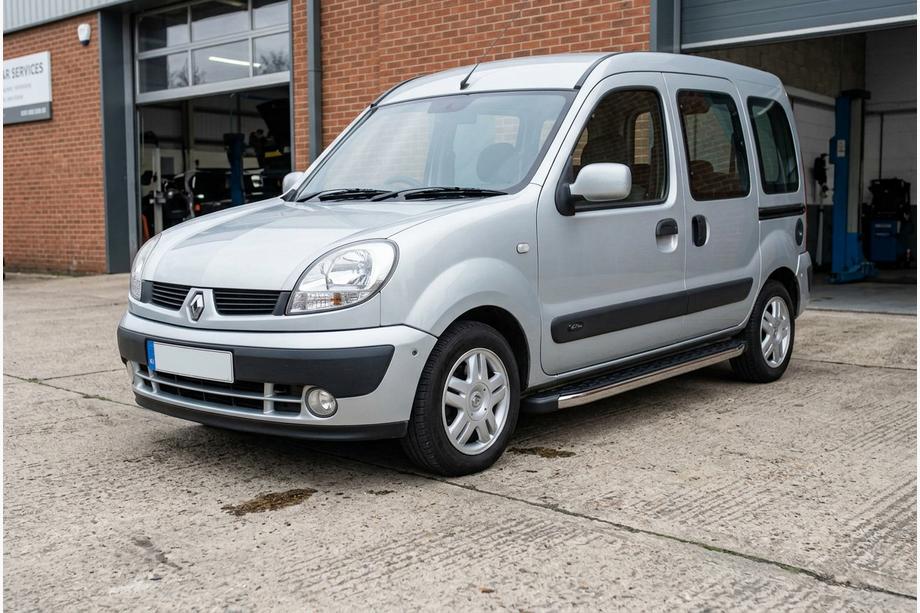 Renault Kangoo 1998-2008 гг. Боковые Подножки BlackLine (2 шт., Алюминий) Image