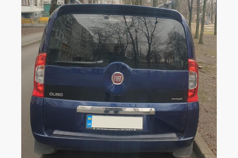 Fiat Fiorino/Qubo 2008-2024 гг. Хромированная накладка над номером (нержавейка) OmsaLine - Итальянская Нержавейка Image