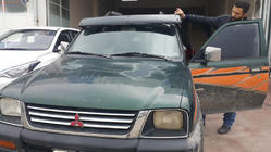 Mitsubishi L200 1996-2006 гг. Козырек на лобовое стекло (черный глянец, 5мм) фото 4