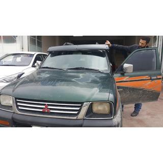 Козырек на лобовое стекло (черный глянец, 5мм) Mitsubishi L200 1996-2006 гг. фото 4