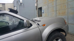 Nissan NP300 1999-2015 гг. Козырек на лобовое стекло (черный глянец, 5мм) фото 10