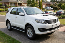Toyota Fortuner 2006-2015 гг. Боковые пороги Tayga Grey (2 шт., алюминий) фото 1