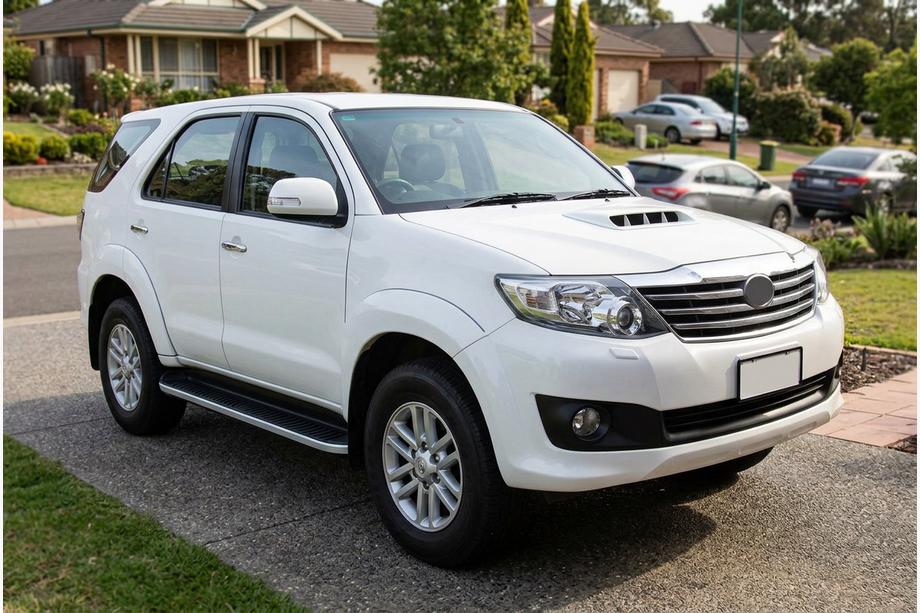 Toyota Fortuner 2006-2015 гг. Боковые пороги Tayga Grey (2 шт., алюминий) Image