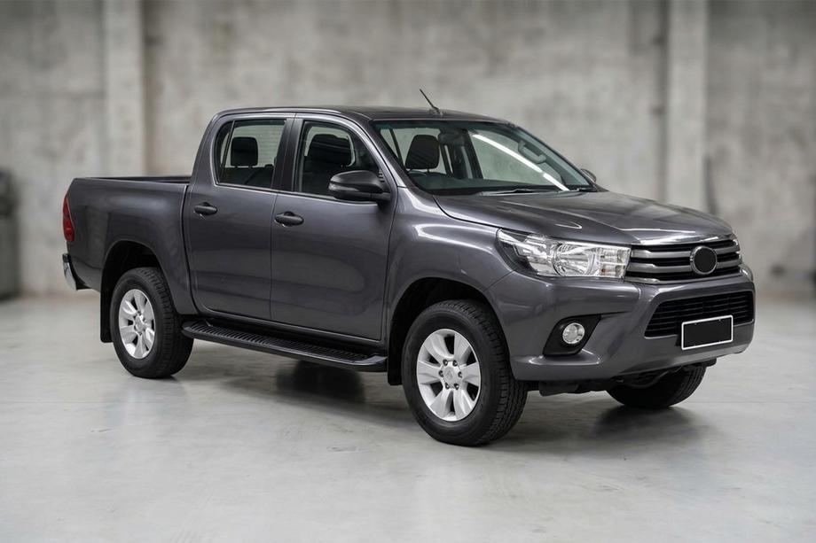 Toyota Hilux 2015- гг. Боковые Подножки Tayga Black (2 шт., Алюминий) Image
