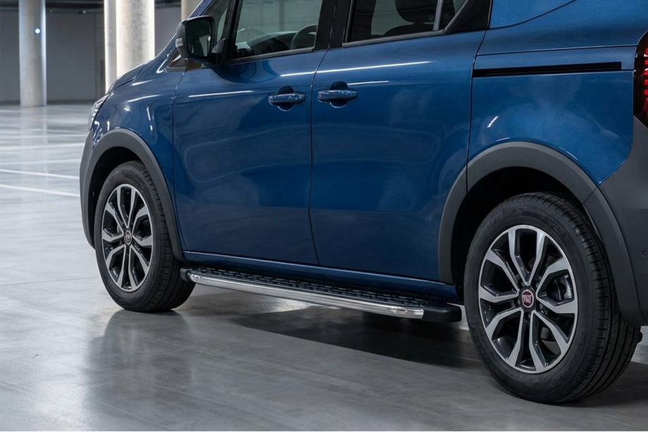 Opel Combo 2019- гг. Боковые Подножки BlackLine (2 шт., Алюминий) Image