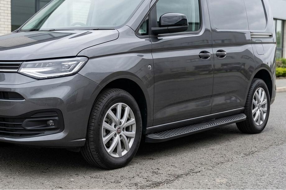 Opel Combo 2019- гг. Боковые Подножки Tayga Black (2 шт., Алюминий) Image