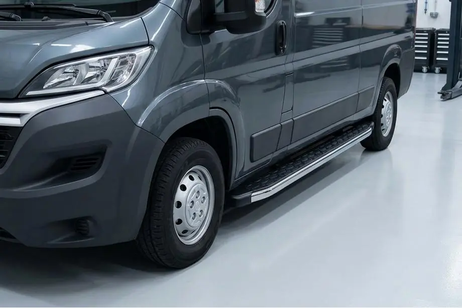 Peugeot Boxer 2006-2025 гг. Боковые Подножки BlackLine (2 шт., Алюминий) Фото 1
