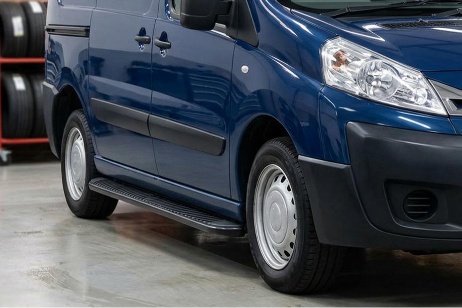 Citroen Jumpy 2007–2017 гг. Боковые Подножки Tayga Black (2 шт., Алюминий) Image