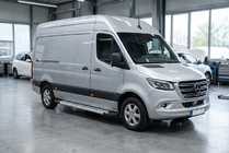 Mercedes Sprinter W907/W910 2018- гг. Боковые Подножки New Vision Grey (2 шт., Алюминий) фото 1
