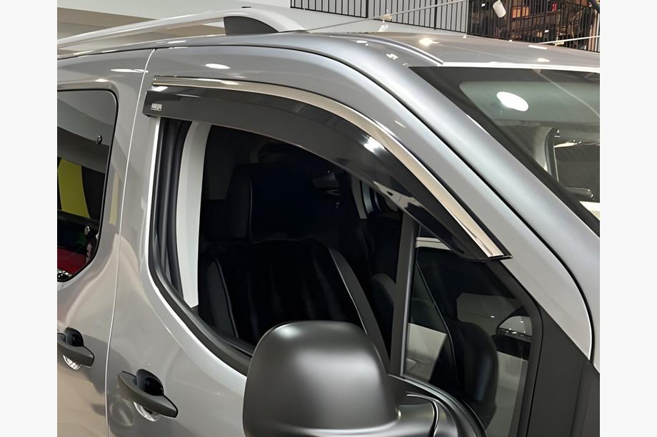 Peugeot Partner/Rifter 2019- гг. Ветровики с хромированным молдингом (2 шт, Niken) Image