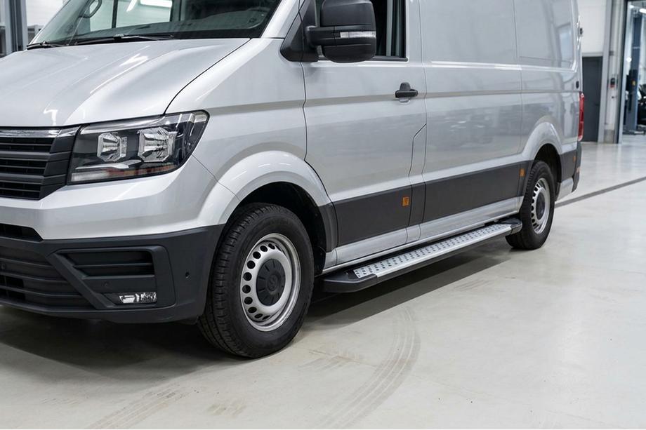 Volkswagen Crafter 2016- гг. Боковые пороги Allmond Grey (2 шт., алюминий) Long/ExtraLong Image