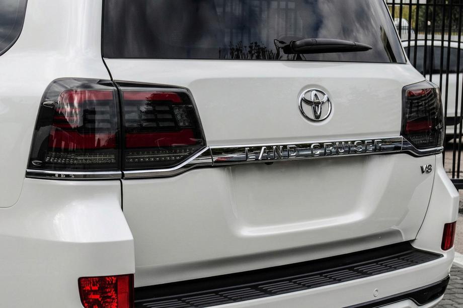 Toyota Land Cruiser 200 2007-2021 гг. Задние Фонари 2016-2021 (Sequential Red) Image