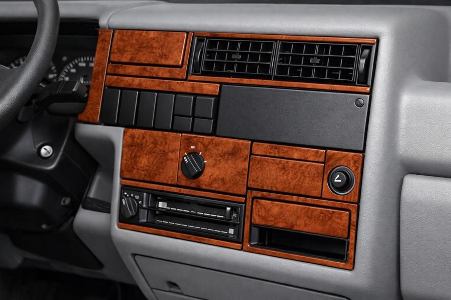 Volkswagen T4 Caravelle/Multivan 1990–2003 гг. Накладки на торпедо (1991-1995) Титан Image