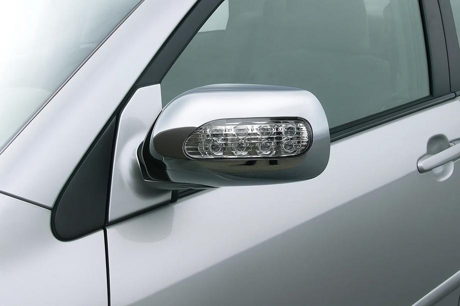 Toyota Corolla 2002-2007 гг. Накладки на зеркала с LED (2002-2005, 2 шт., пластик) Image