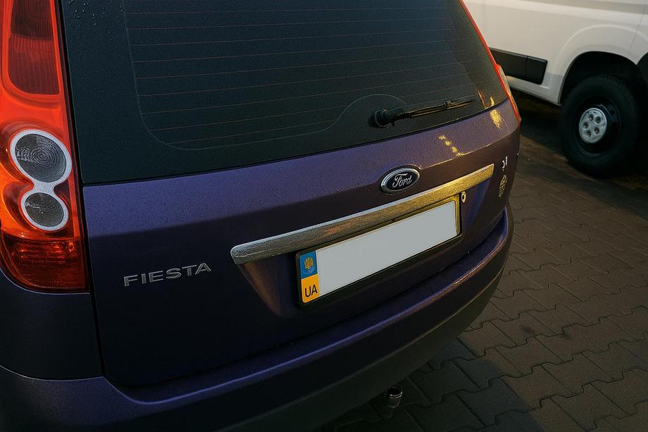 Ford Fiesta 2002-2008 гг. Хромированная накладка над номером (нержавейка) OmsaLine - Итальянская Нержавейка Фото 3