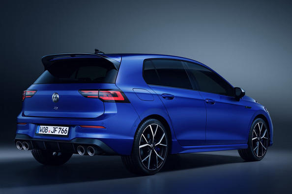 Представлена "горячая" модификация хэтчбека Volkswagen Golf R восьмого поколения фото 3