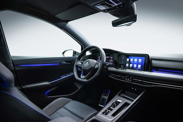 Представлена "горячая" модификация хэтчбека Volkswagen Golf R восьмого поколения фото 4