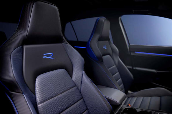 Представлена "горячая" модификация хэтчбека Volkswagen Golf R восьмого поколения фото 5