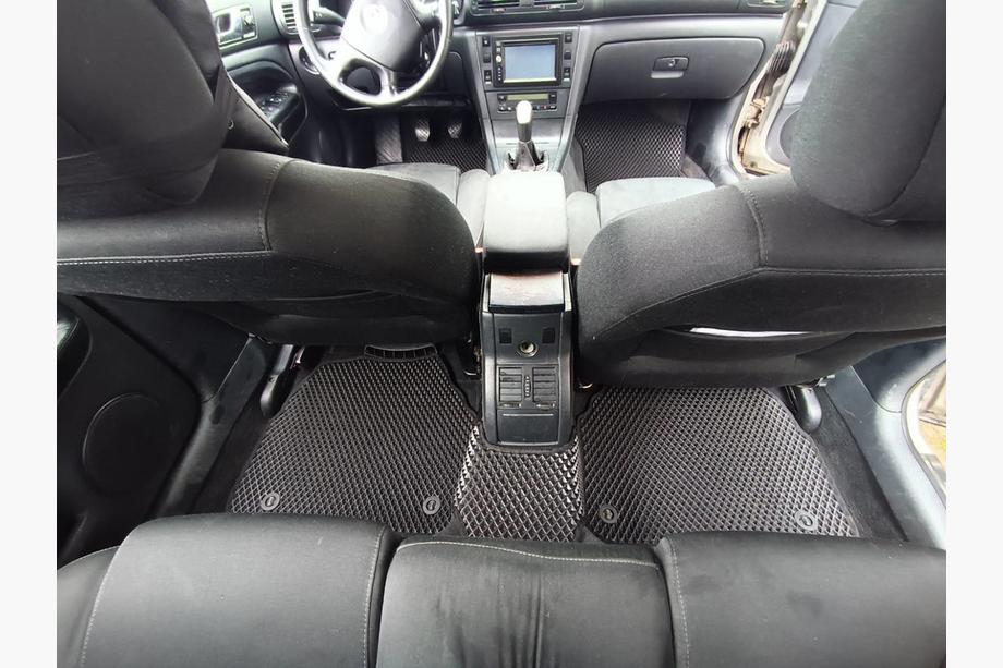 Skoda Superb 2001-2009 гг. Коврики EVA (черные) Image