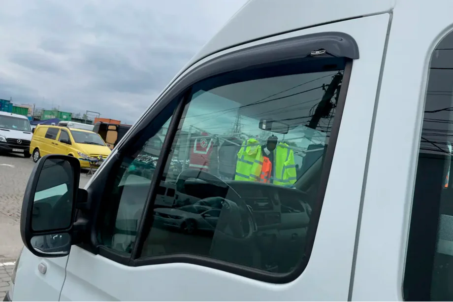 Iveco Daily 2006-2014 гг. Ветровики на окна (2 шт, HIC) Image