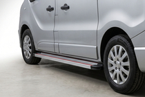 Opel Vivaro 2001–2015 гг. Боковые Подножки Maya Красно-Серые (2 шт., Алюминий) Длинная база фото 1