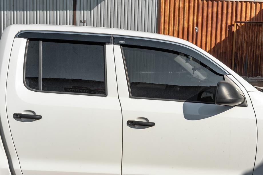Volkswagen Amarok 2010-2022 гг. Ветровики с хромированным молдингом (4 шт, Niken) Image