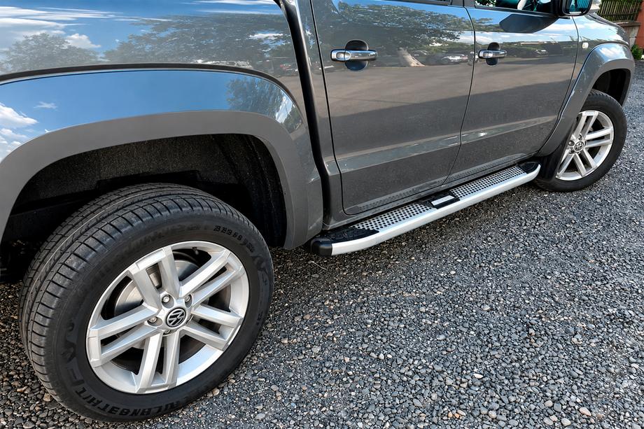 Volkswagen Amarok 2010-2022 гг. Боковые Подножки Mevsim Grey (2 шт., Алюминий) Image