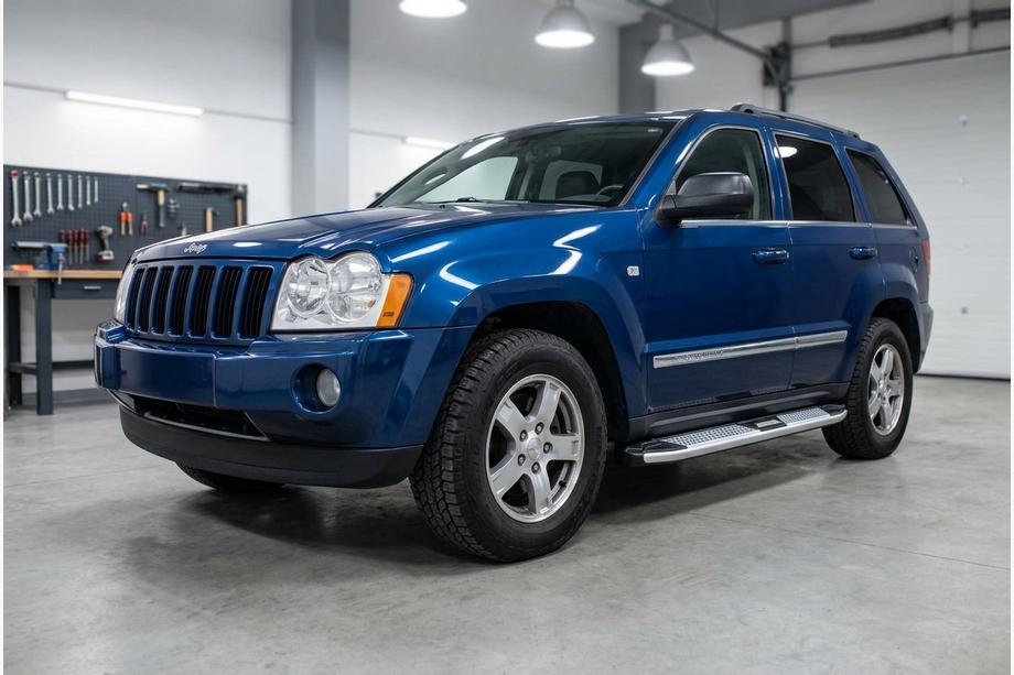 Jeep Grand Cherokee WK 2004-2010 гг. Боковые Подножки Mevsim Grey (2 шт., Алюминий) Фото 1