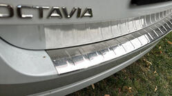 Skoda Octavia IV A8 2020- гг. Накладка на задний бампер Carmos (SW, нержавейка) фото 1