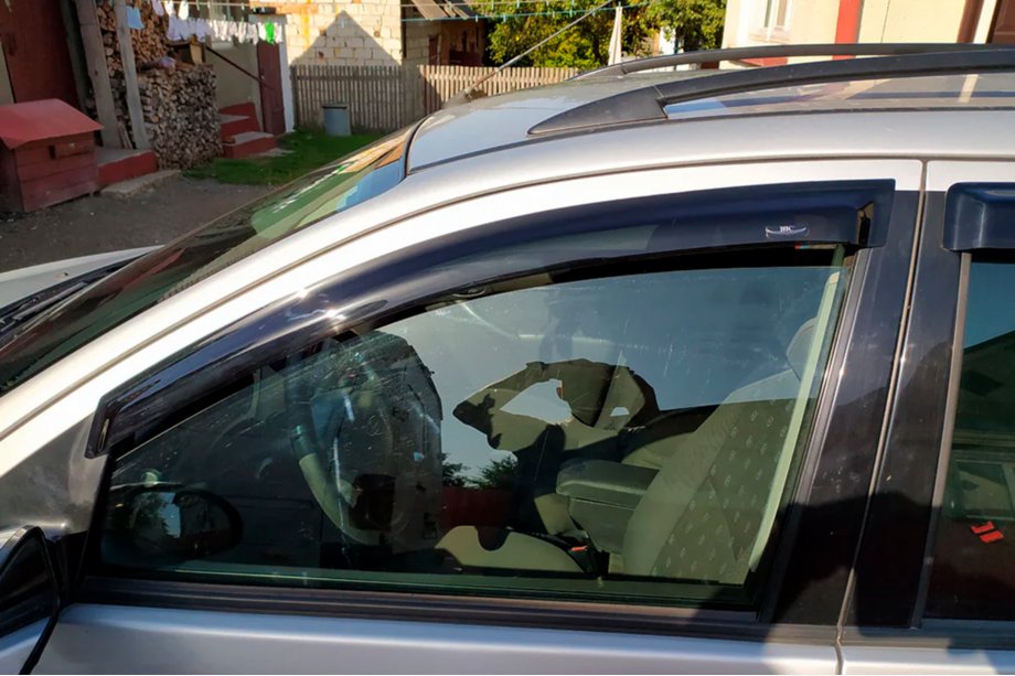 Ford Focus I 1998-2005 гг. Ветровики SW (4 шт, HIC) Image